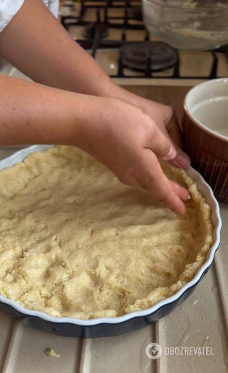 Simple apple pie: how to make a delicious dessert for tea