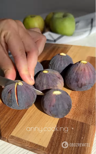 A delicious fall appetizer with pear, camembert and figs: ready in 20 minutes