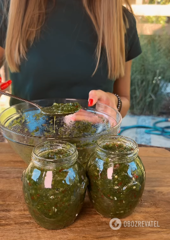 Green adjika: how to make a spicy sauce to any meat dish