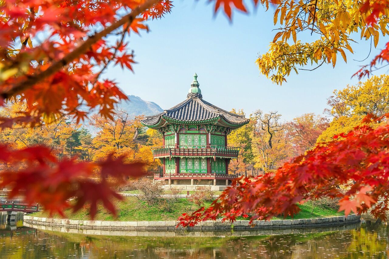 Top 3 Asian destinations for fall travel: the most beautiful cities in the region