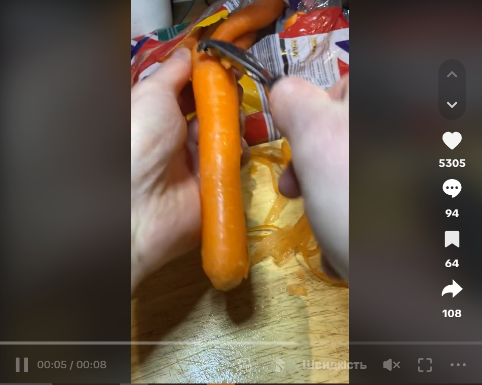 Never peel carrots like that again: the biggest mistake in this process and its solution were shown online