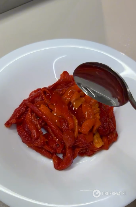 A delicious appetizer of baked peppers: the recipe went viral on social media