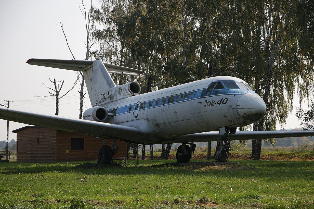 The plane had engine problems: in 1976, Osokorky turned into an ''airfield'' in Kyiv. Details and photos