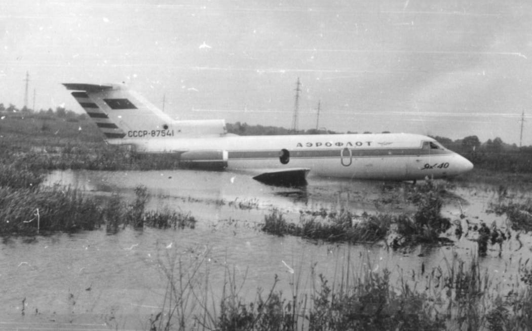 The plane had engine problems: in 1976, Osokorky turned into an ''airfield'' in Kyiv. Details and photos