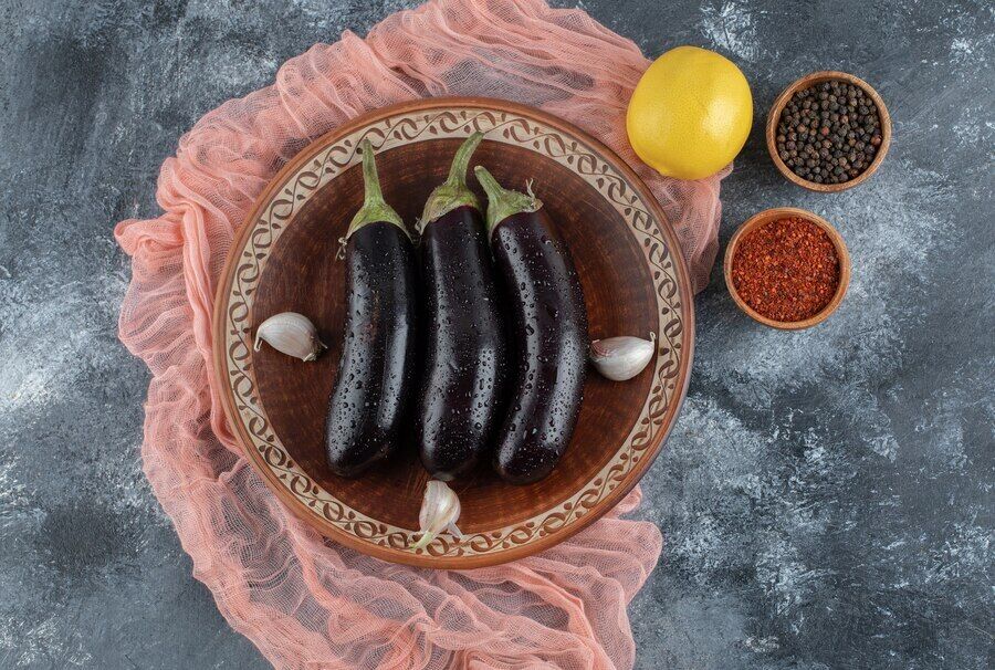 The most delicious and quick pickled eggplants: what to add to make the appetizer unrivaled