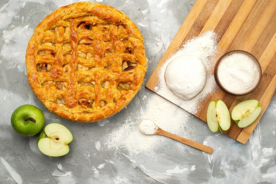 Simpler than the usual charlotte: how to prepare lazy grated apple pie for tea