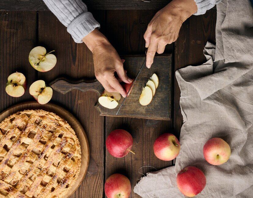 Simpler than the usual charlotte: how to prepare lazy grated apple pie for tea