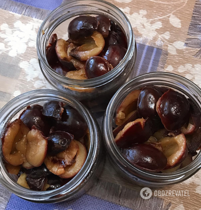 Spicy pickled plums for the winter: how to make a popular appetizer