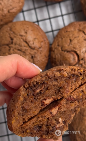 Fall chocolate and pumpkin cookies for tea: a simple recipe