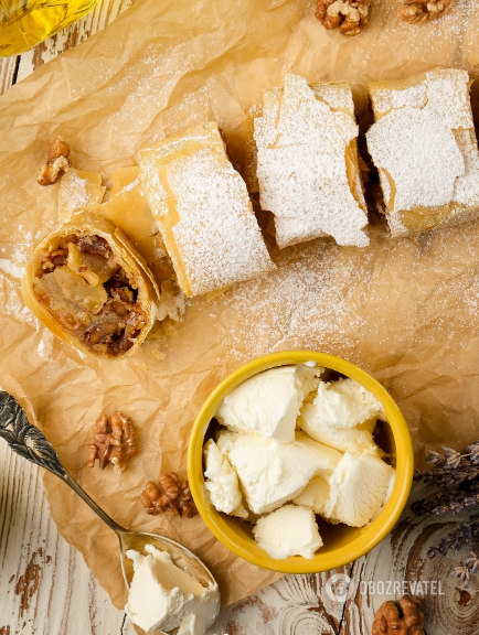 Lazy strudel made from phyllo dough: a delicious recipe for every day