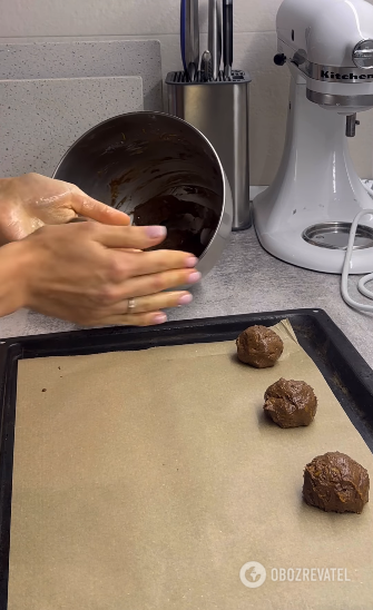 Fall chocolate and pumpkin cookies for tea: a simple recipe