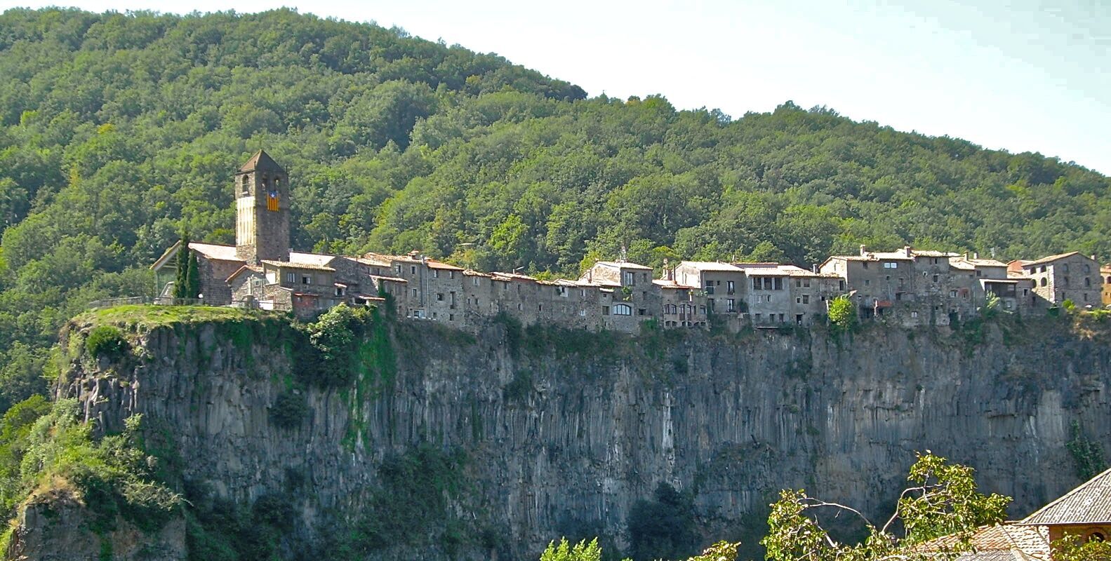 A real treasure: a little-known city in Spain was named ideal for a vacation in the fall