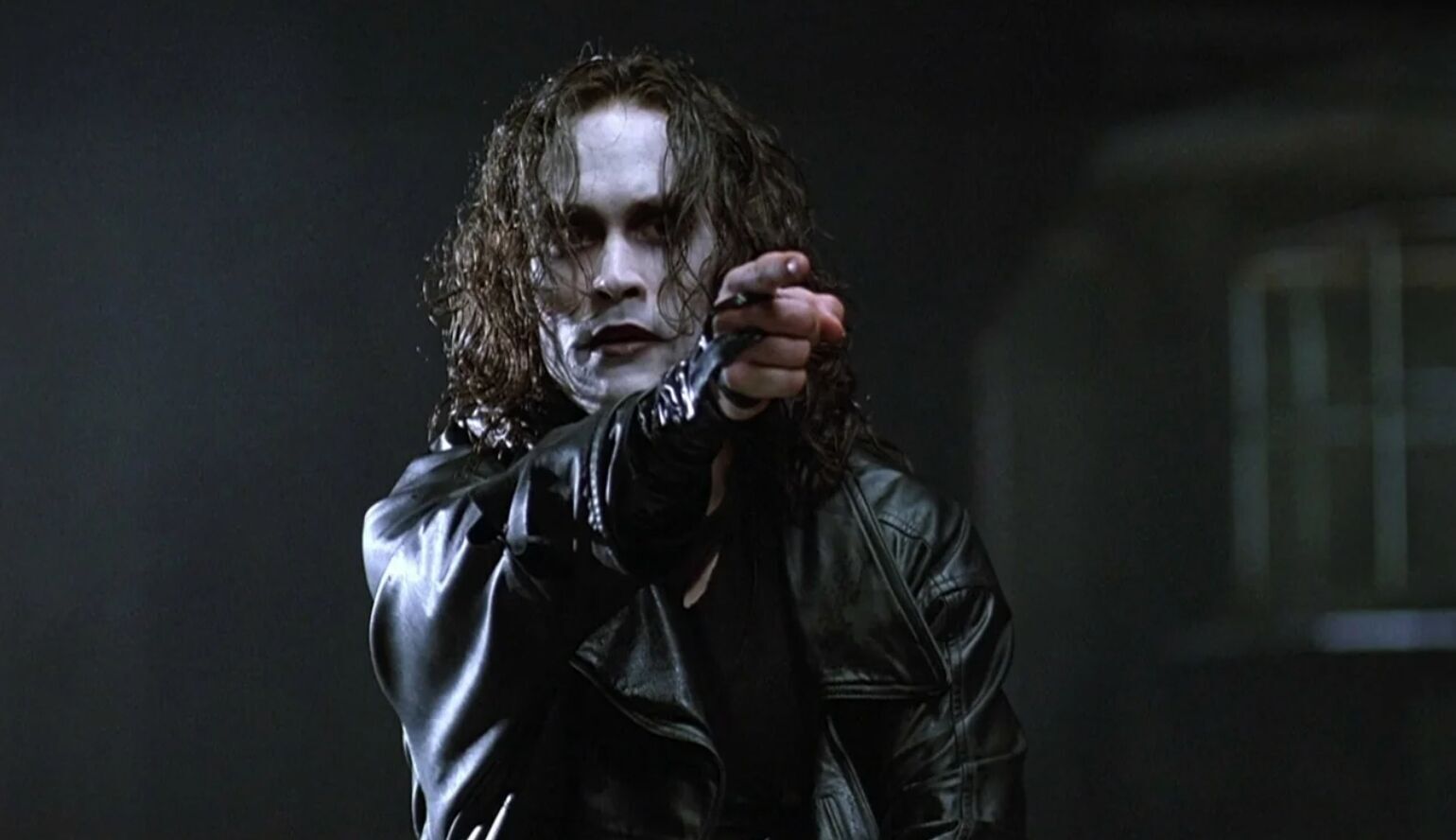 Na planie filmu ''The Crow'' doszło do wielu wypadków, w tym pożarów i huraganów.