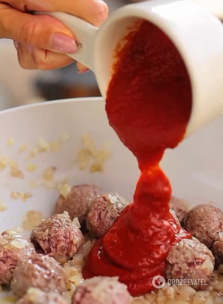 A new way to cook pasta for lunch: just add meatballs instead of regular meat