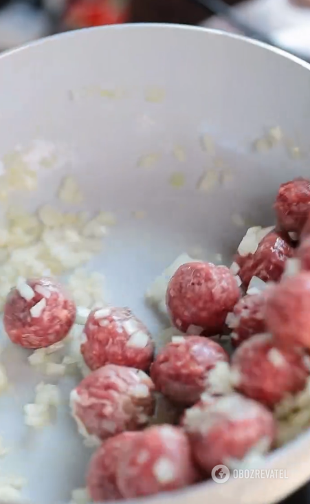 A new way to cook pasta for lunch: just add meatballs instead of regular meat