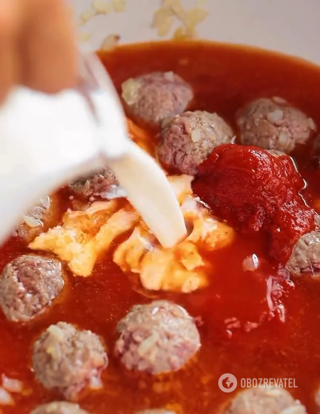 A new way to cook pasta for lunch: just add meatballs instead of regular meat