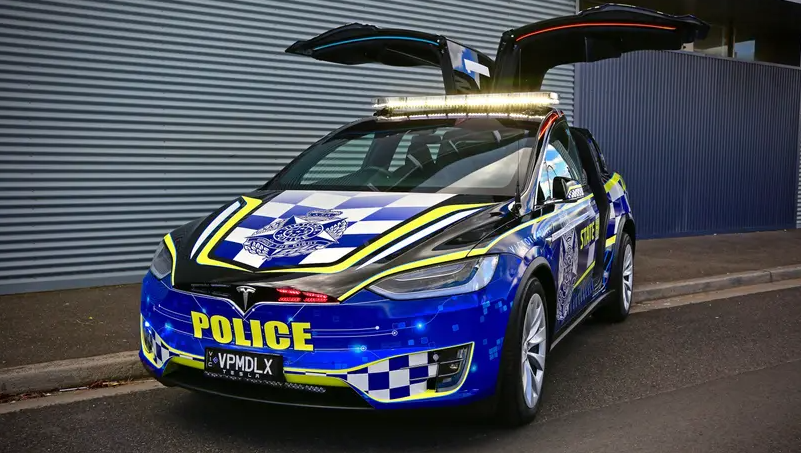 What cars do police drive in different countries: top 5 most striking models