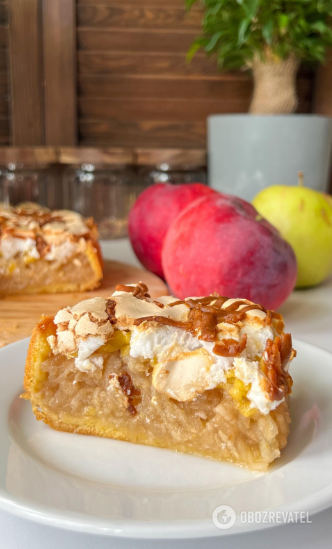 Delicious and airy apple pie: ideal for those who keeps the figure