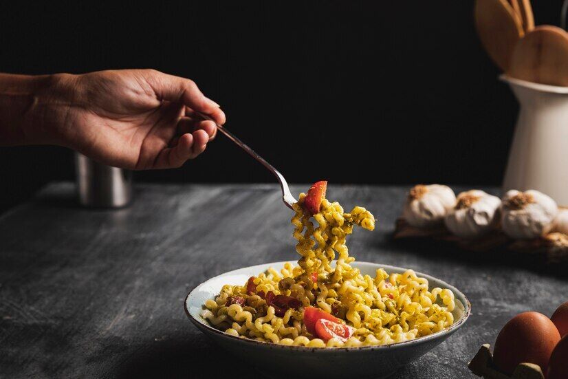 Why pasta often sticks together and turns out rubbery: never cook it like this