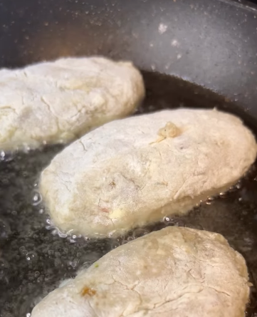 How to cook juicy fish cutlets: just add a few simple ingredients to the base