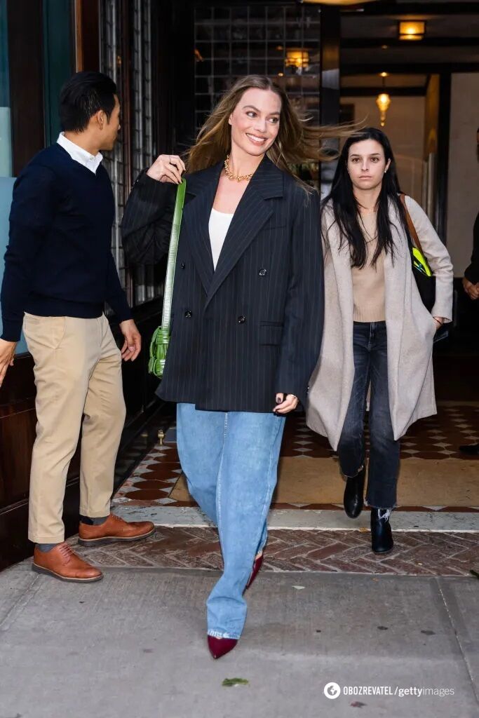 Hailey Bieber, Dakota Johnson, Sienna Miller i inne: które gwiazdy już pokazały modne zimowe stylizacje