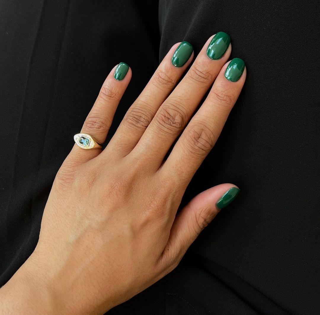 Primitive but stylish: the best green manicure options that have become an unexpected fall trend