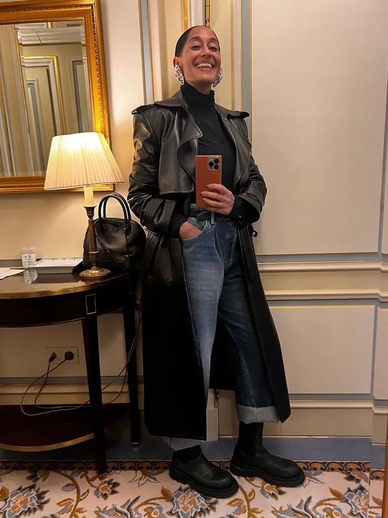 Hailey Bieber, Dakota Johnson, Sienna Miller i inne: które gwiazdy już pokazały modne zimowe stylizacje