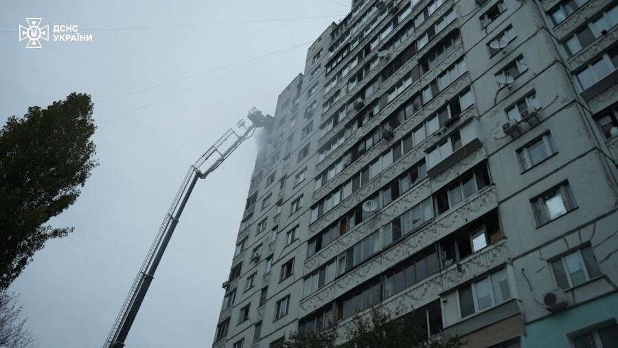 Russians attacked a residential building in Kyiv with Shaheds: a high-rise building burned down, there are victims. Photo