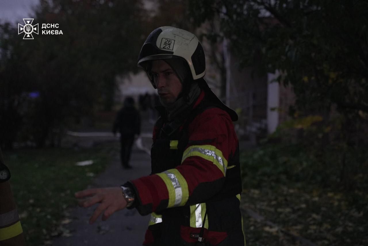 Russians attacked a residential building in Kyiv with Shaheds: a high-rise building burned down, there are victims. Photo