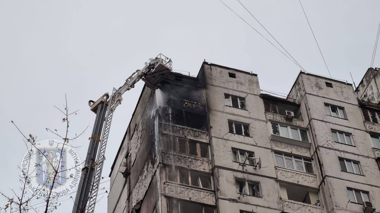 Russians attacked a residential building in Kyiv with Shaheds: a high-rise building burned down, there are victims. Photo