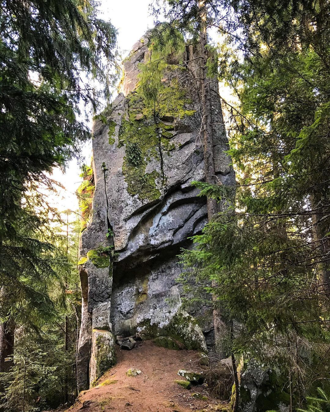 Top picturesque rocks of Ivano-Frankivsk region worth seeing at least once