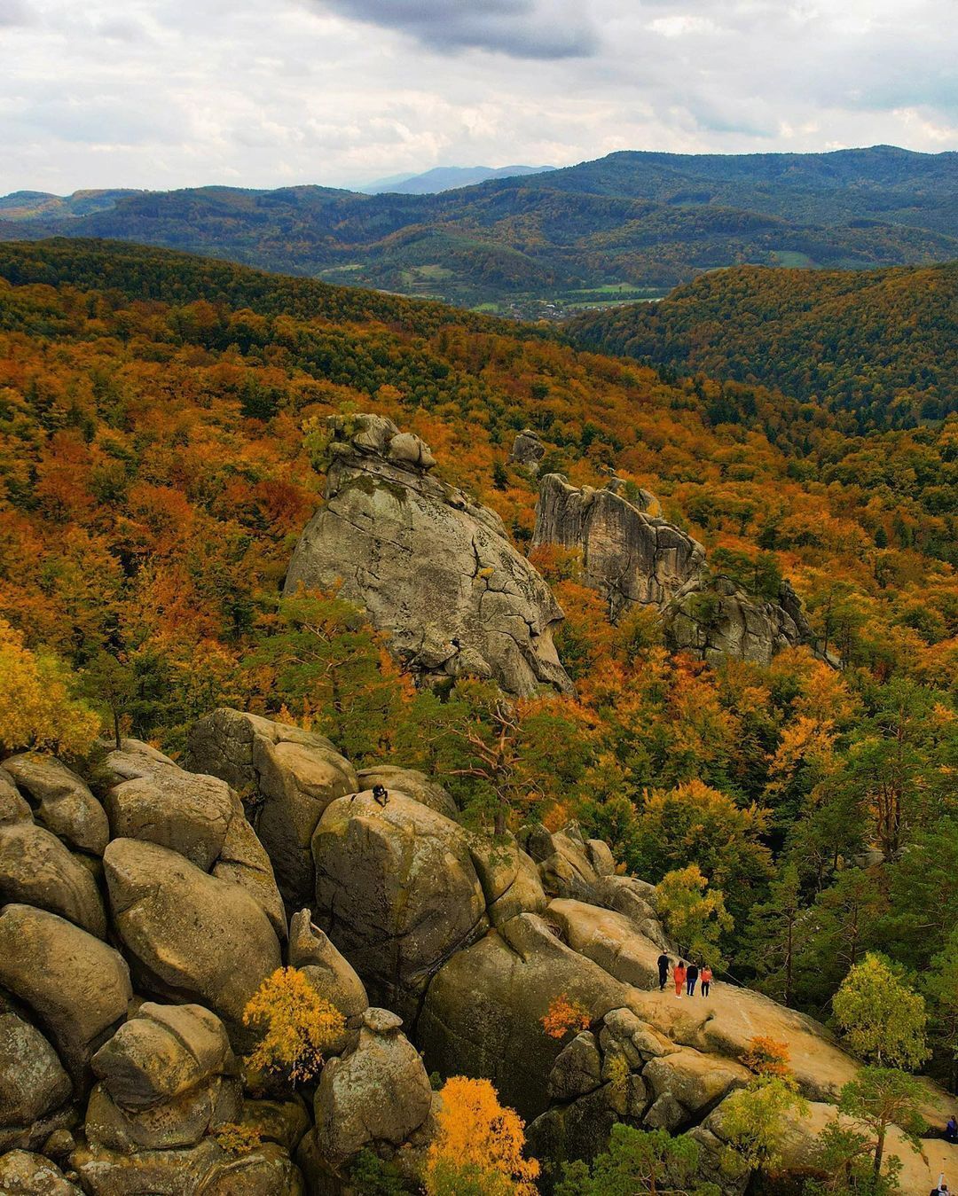 Top picturesque rocks of Ivano-Frankivsk region worth seeing at least once