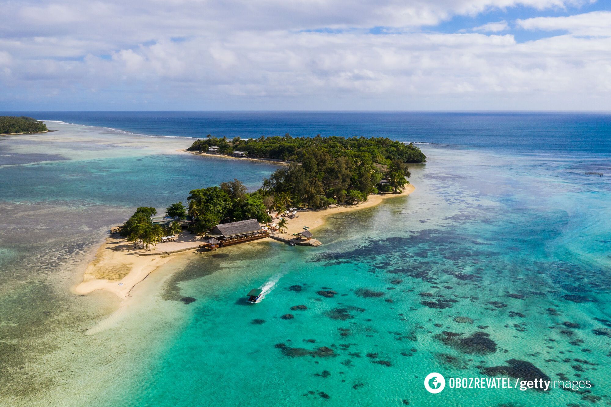 Clean beaches and incredible landscapes: the island country impresses with an extremely small number of tourists