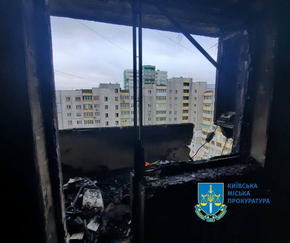 Russians attacked a residential building in Kyiv with Shaheds: a high-rise building burned down, there are victims. Photo