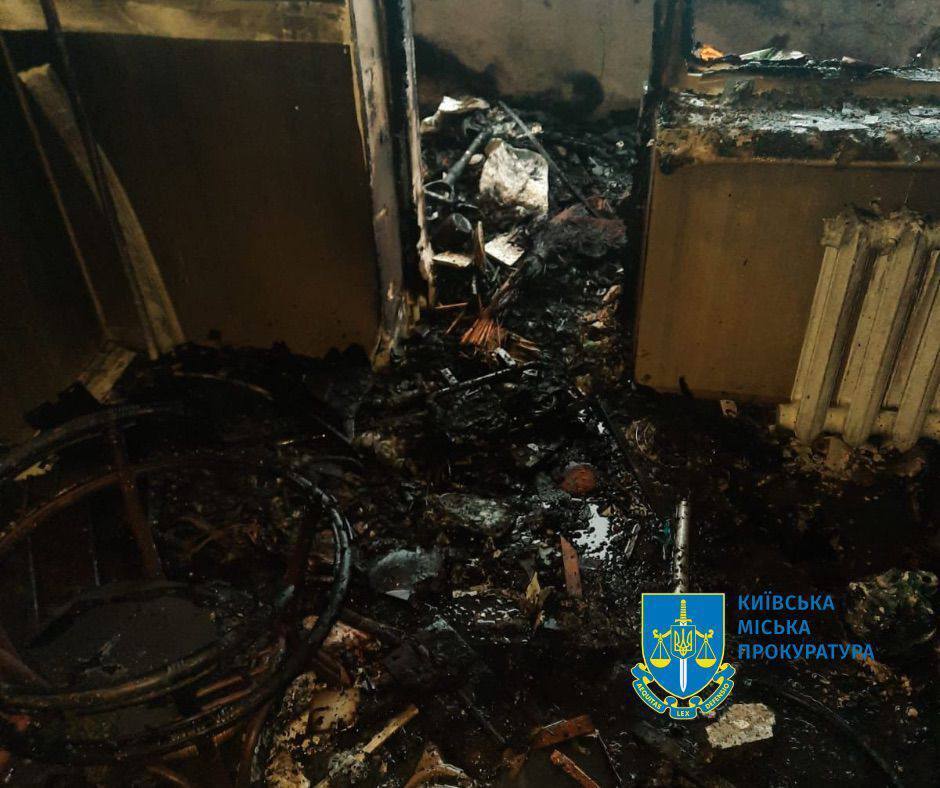 Russians attacked a residential building in Kyiv with Shaheds: a high-rise building burned down, there are victims. Photo