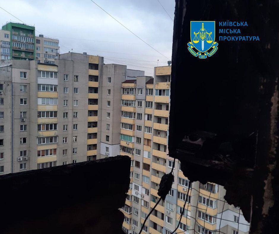 Russians attacked a residential building in Kyiv with Shaheds: a high-rise building burned down, there are victims. Photo