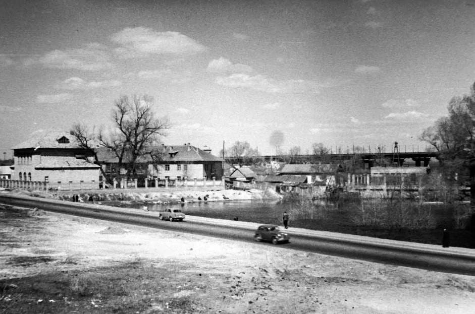 Like a frame from a movie: the Naddniprianske Highway in Kyiv in 1958 was shown online. Photo