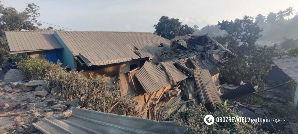 W Indonezji doszło do erupcji wulkanu: zginęło 10 osób, władze pilnie zaapelowały do mieszkańców pobliskich wiosek. Zdjęcie