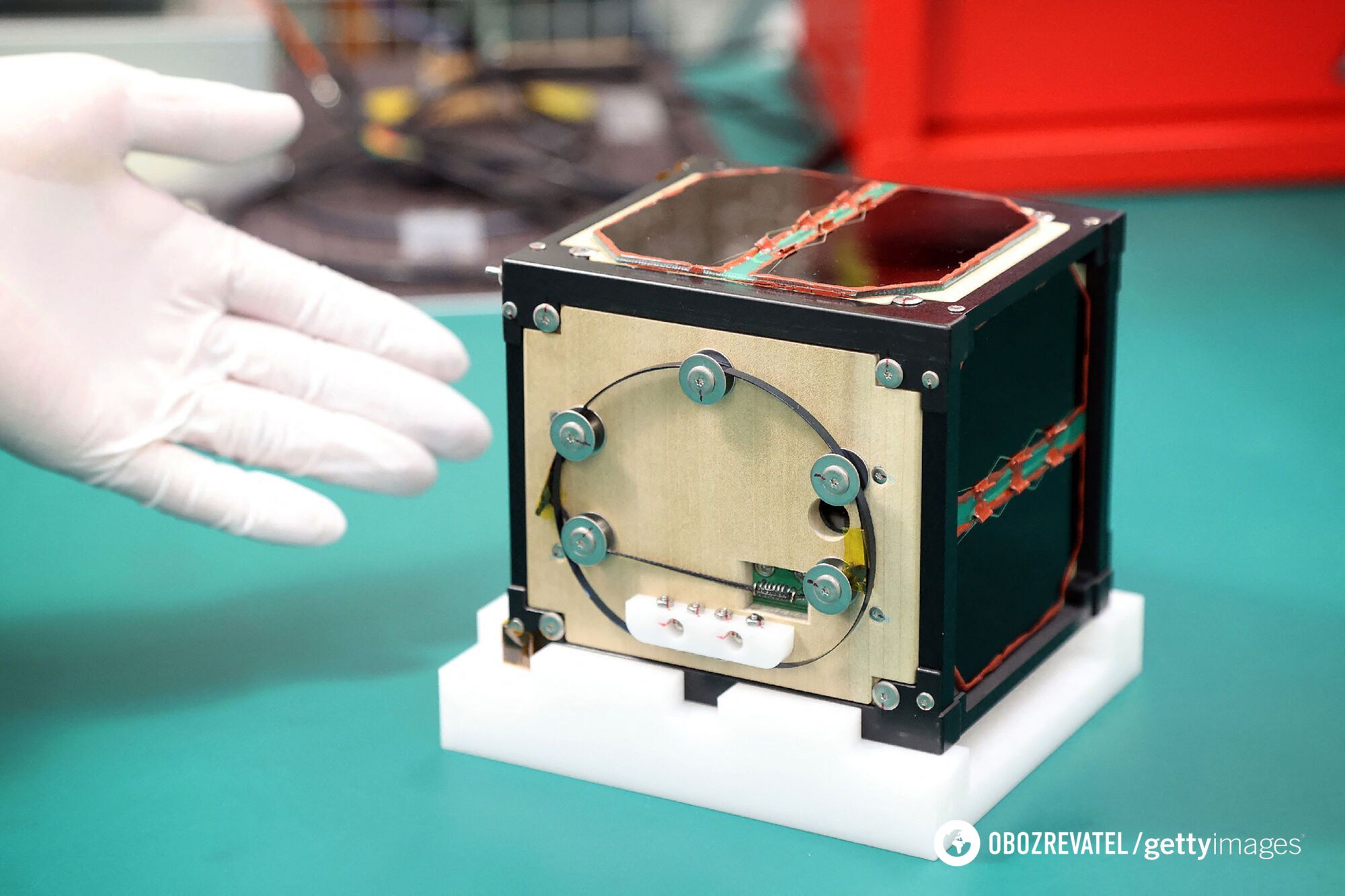 The world's first wooden satellite has been launched into space. Video