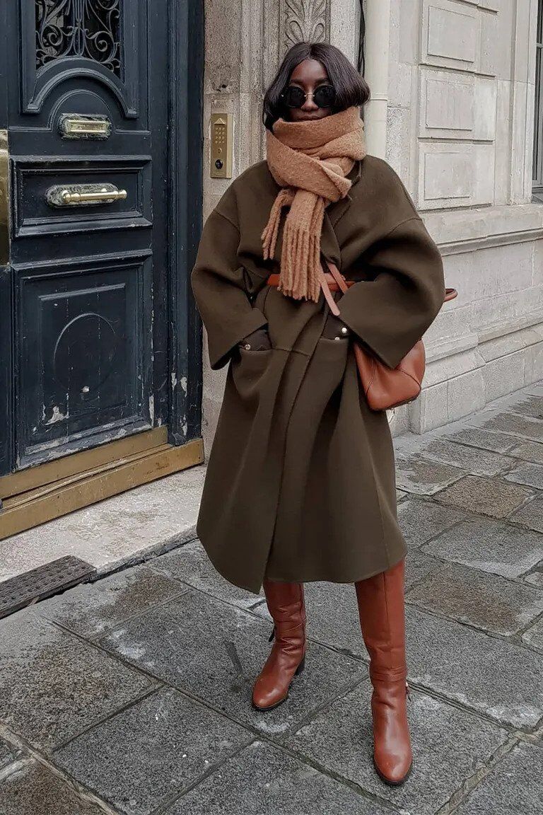 Favorite accessory of French fashionistas: how to wear a cashmere scarf in style in 2025
