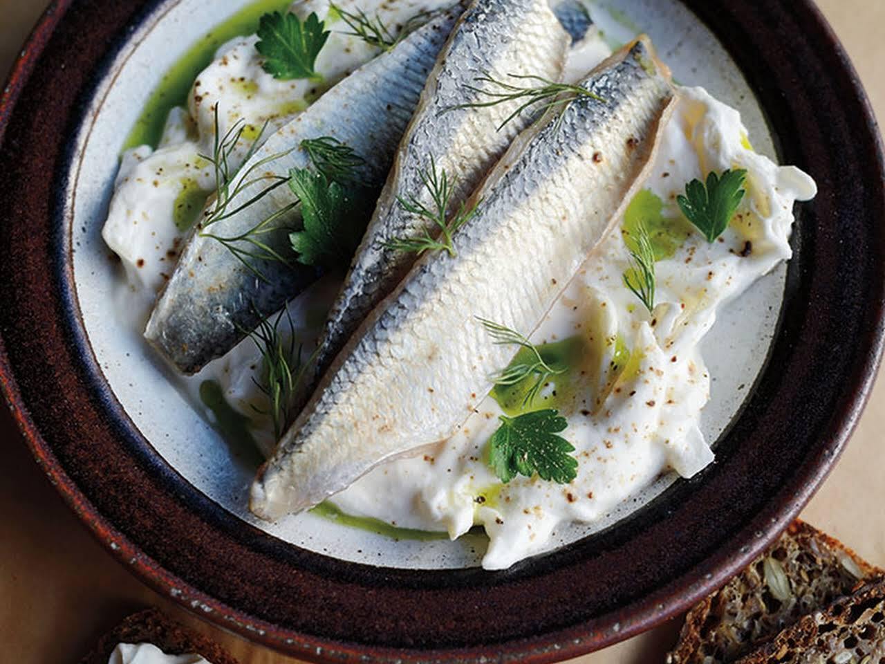 How to quickly clean herring