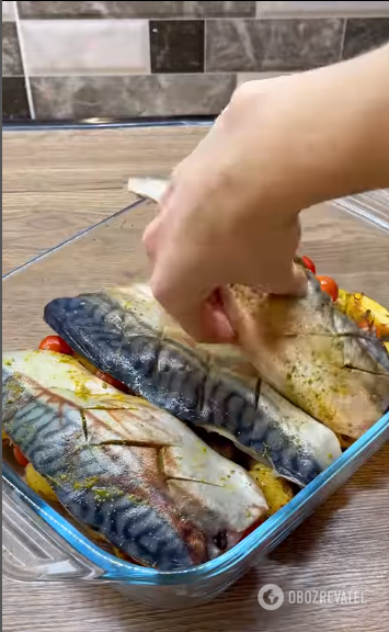 How to bake mackerel deliciously: it turns out very juicy