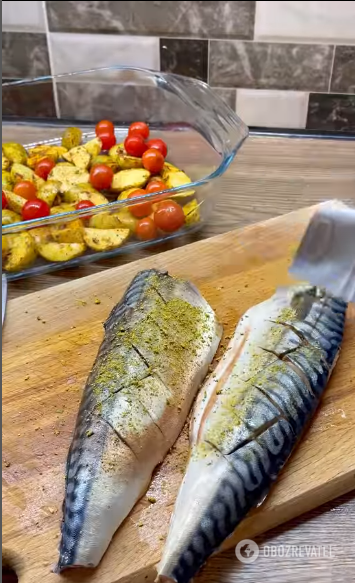 How to bake mackerel deliciously: it turns out very juicy