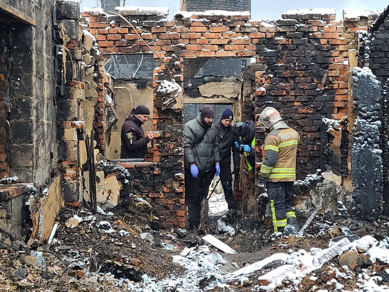 Occupants hit an oil depot in Kharkiv with Shaheds: 15 houses burned down, children died. Photos and videos