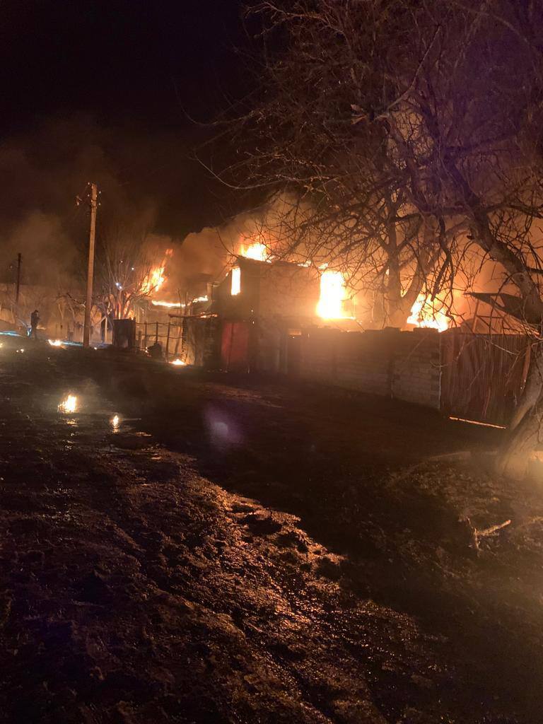 Occupants hit an oil depot in Kharkiv with Shaheds: 15 houses burned down, children died. Photos and videos