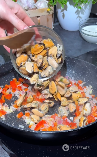 Orzo with mussels: how to cook pasta so that everyone thinks it's rice