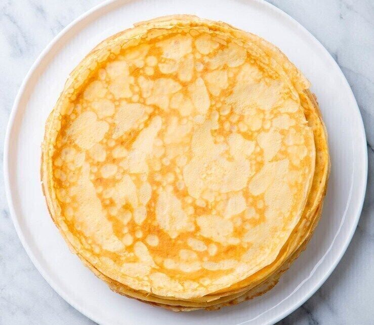 Thin pancakes without flour that do not tear apart: what to replace the main ingredient with