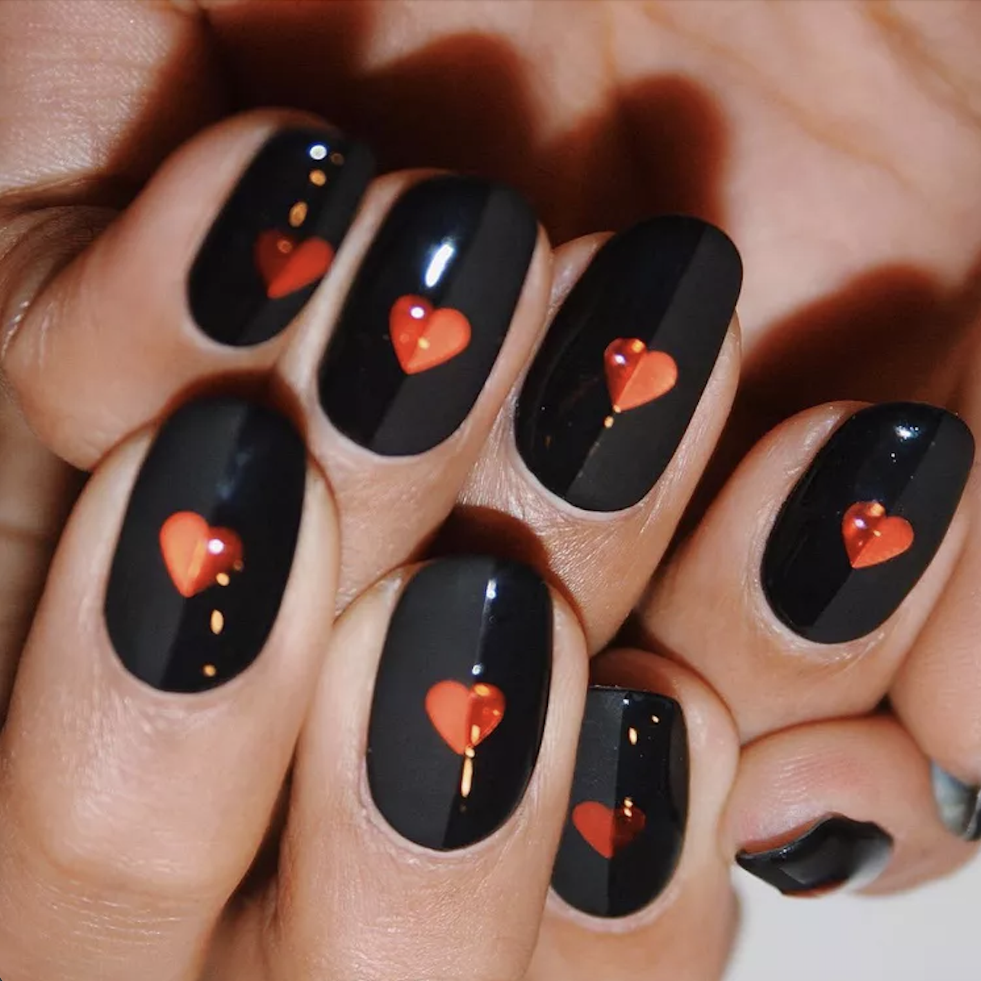 Gothic manicure for Valentine's Day: 10 unconventional ideas for those who do not celebrate February 14