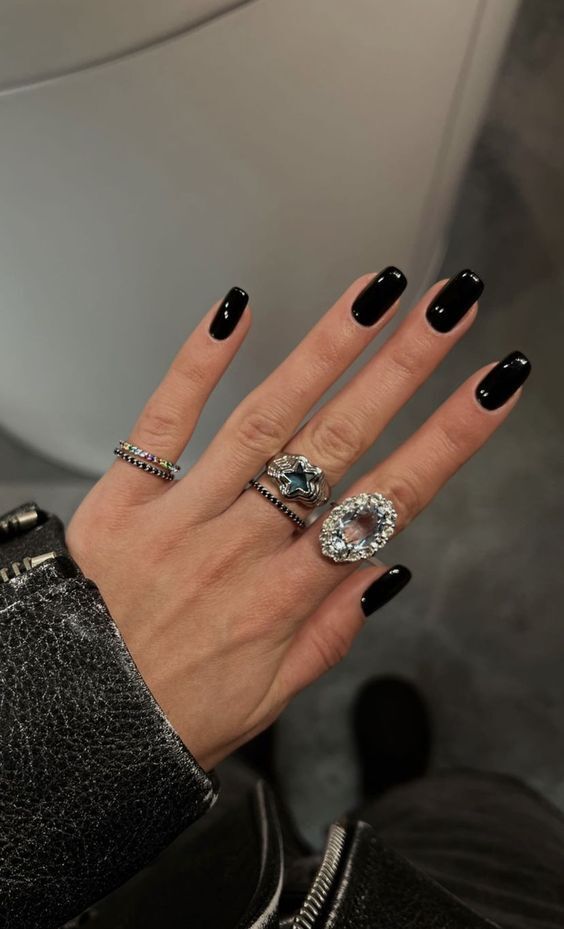 11 anti-trend and ''expensive'' nail colors that will never go out of style
