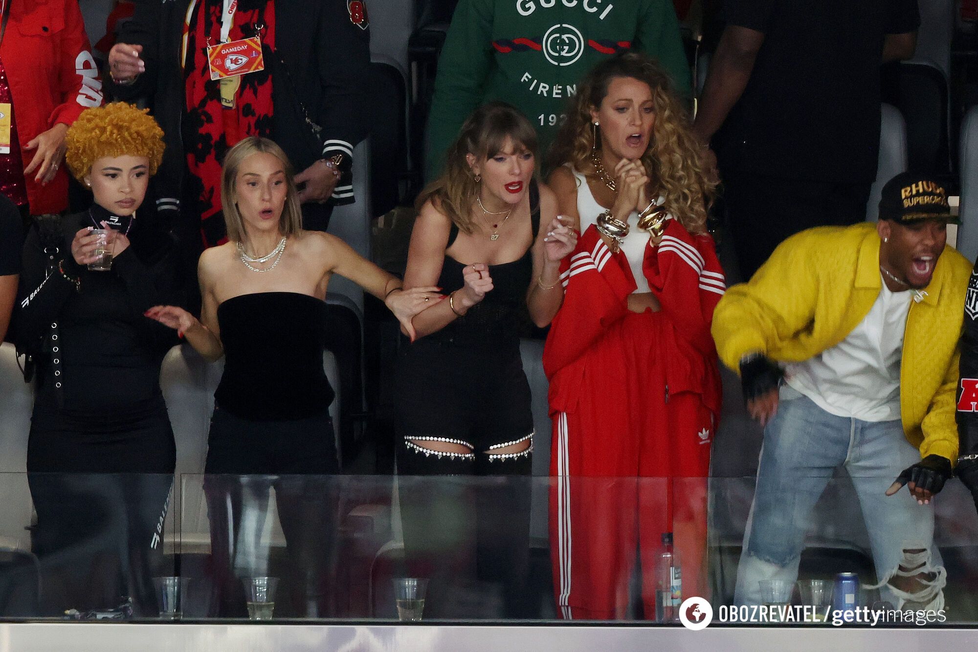 Passionately kissed her lover and drank a glass of beer in one go: Taylor Swift delighted fans with her behavior at Super Bowl 2024